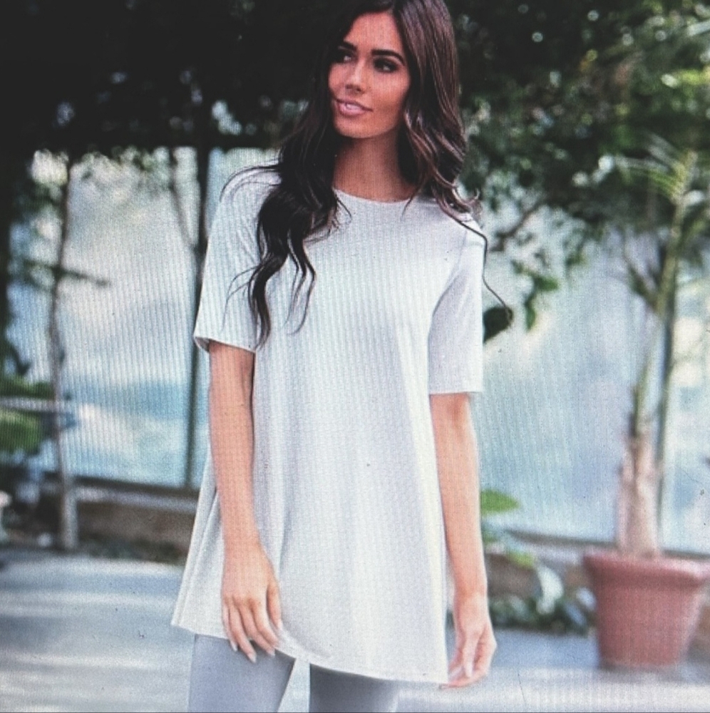 COPY - NWT Mountain Mamas Flowy T-Shirt Size Xxl Ice Grey Color